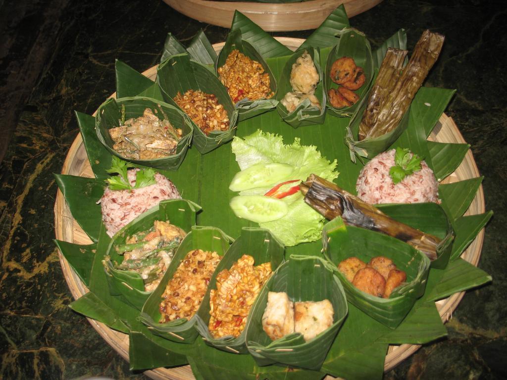 Santhiku Hotel & Spa Lovina  Bagian luar foto